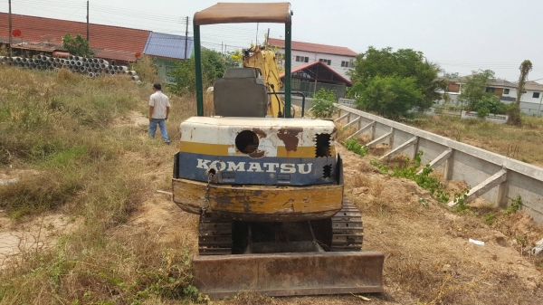 ขาย แบคโฮ KOMATSU PC30-6 เอกสารใบซื้อขาย เครื่องดี ปั้มเฟือง ช่วงล่าง 70\% ราคาต่อรองได้ครับ