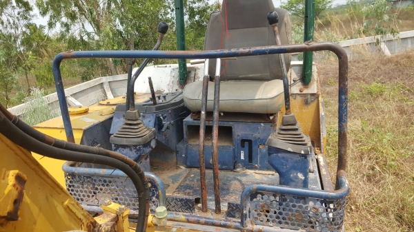 ขาย แบคโฮ KOMATSU PC30-6 เอกสารใบซื้อขาย เครื่องดี ปั้มเฟือง ช่วงล่าง 70\% ราคาต่อรองได้ครับ