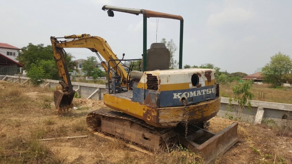 ขาย แบคโฮ KOMATSU PC30-6 เอกสารใบซื้อขาย เครื่องดี ปั้มเฟือง ช่วงล่าง 70\% ราคาต่อรองได้ครับ