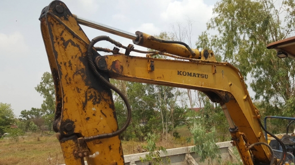 ขาย แบคโฮ KOMATSU PC30-6 เอกสารใบซื้อขาย เครื่องดี ปั้มเฟือง ช่วงล่าง 70\% ราคาต่อรองได้ครับ