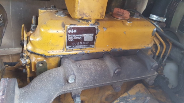 ขาย แบคโฮ KOMATSU PC30-6 เอกสารใบซื้อขาย เครื่องดี ปั้มเฟือง ช่วงล่าง 70\% ราคาต่อรองได้ครับ