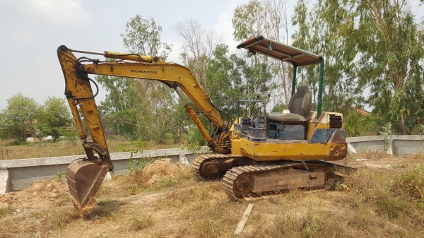 ขาย แบคโฮ KOMATSU PC30-6 เอกสารใบซื้อขาย เครื่องดี ปั้มเฟือง ช่วงล่าง 70\% ราคาต่อรองได้ครับ