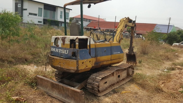 ขาย แบคโฮ KOMATSU PC30-6 เอกสารใบซื้อขาย เครื่องดี ปั้มเฟือง ช่วงล่าง 70\% ราคาต่อรองได้ครับ
