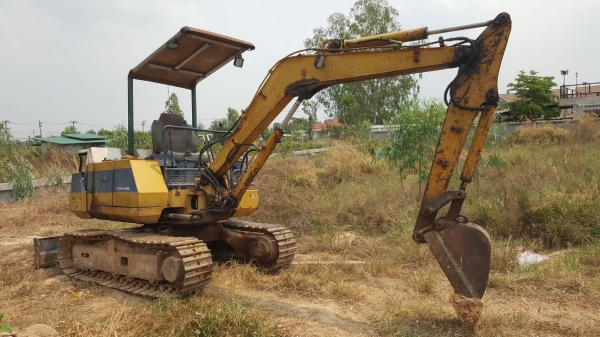ขาย แบคโฮ KOMATSU PC30-6 เอกสารใบซื้อขาย เครื่องดี ปั้มเฟือง ช่วงล่าง 70\% ราคาต่อรองได้ครับ