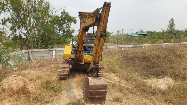 ขาย แบคโฮ KOMATSU PC30-6 เอกสารใบซื้อขาย เครื่องดี ปั้มเฟือง ช่วงล่าง 70\% ราคาต่อรองได้ครับ