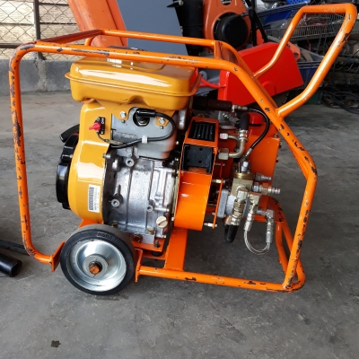 ขายเครื่องสกัดคอนกรีตแบบไฮดรอลิกยี่ห้อMARUZENเครื่องยนต์เบนซินRobinEH 17 OHV ขนาด 6แรงสภาพสวย พร้อมต ขายเครื่องสกัดคอนกรีตแบบไฮดรอลิกยี่ห้อMARUZENเครื่องยนต์เบนซินRobinEH 17 OHV ขนาด 6แรงสภาพสวย พร้อมต