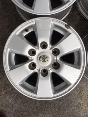 ล้อโตโยต้า ขอบ15+น๊อต สีเดิมโรงงานมีลอยตามการใช้งาน  ชุด4000บาท รับเองลดได้อีก โทร0879050181.ส่งได้ทั่วไทย