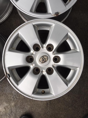 ล้อโตโยต้า ขอบ15+น๊อต สีเดิมโรงงานมีลอยตามการใช้งาน  ชุด4000บาท รับเองลดได้อีก โทร0879050181.ส่งได้ทั่วไทย