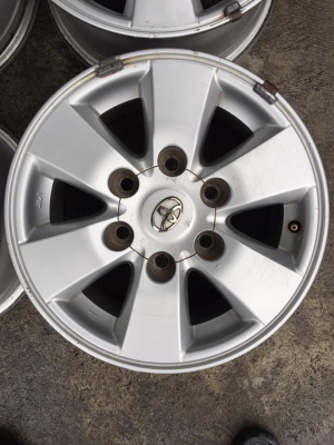 ล้อโตโยต้า ขอบ15+น๊อต สีเดิมโรงงานมีลอยตามการใช้งาน  ชุด4000บาท รับเองลดได้อีก โทร0879050181.ส่งได้ทั่วไทย