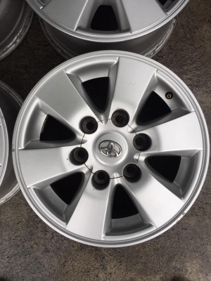 ล้อโตโยต้า ขอบ15+น๊อต ทำสีใหม่มีลอยตามการใช้งาน  #ชุด4วง4500บาท สนใจโทร0879050181.ส่งได้ทั่วไทย
