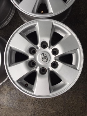 ล้อโตโยต้า ขอบ15+น๊อต ทำสีใหม่มีลอยตามการใช้งาน  #ชุด4วง4500บาท สนใจโทร0879050181.ส่งได้ทั่วไทย