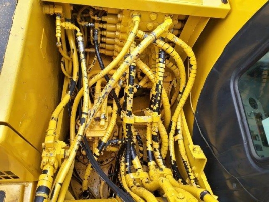 รถขุดล้อยาง PW130ES-6K มีลายหัวเจาะ มือสองยุโรป