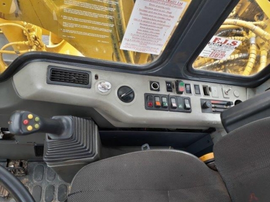 รถขุดล้อยาง PW130ES-6K มีลายหัวเจาะ มือสองยุโรป