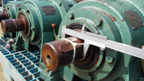 มอเตอร์เกียร์ทดกำลังรอบช้าของใหม่ ขนาดมอเตอร์ ABB 1/2 HP ทด 1:200 (7 rpm) 380V เพลาออกโต 65 mm