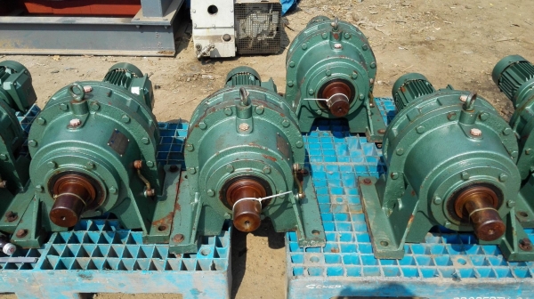 มอเตอร์เกียร์ทดกำลังรอบช้าของใหม่ ขนาดมอเตอร์ ABB 1/2 HP ทด 1:200 (7 rpm) 380V เพลาออกโต 65 mm