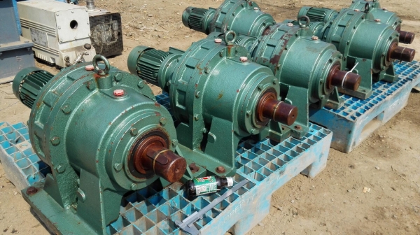 มอเตอร์เกียร์ทดกำลังรอบช้าของใหม่ ขนาดมอเตอร์ ABB 1/2 HP ทด 1:200 (7 rpm) 380V เพลาออกโต 65 mm