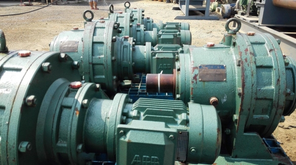 มอเตอร์เกียร์ทดกำลังรอบช้าของใหม่ ขนาดมอเตอร์ ABB 1/2 HP ทด 1:200 (7 rpm) 380V เพลาออกโต 65 mm