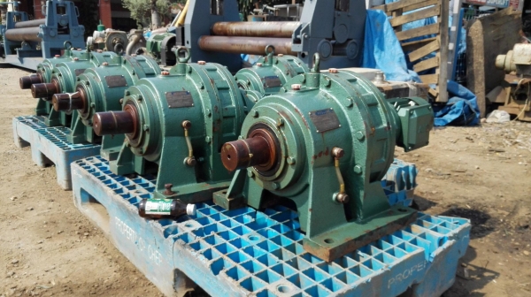 มอเตอร์เกียร์ทดกำลังรอบช้าของใหม่ ขนาดมอเตอร์ ABB 1/2 HP ทด 1:200 (7 rpm) 380V เพลาออกโต 65 mm