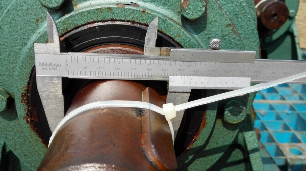 มอเตอร์เกียร์ทดกำลังรอบช้าของใหม่ ขนาดมอเตอร์ ABB 1/2 HP ทด 1:200 (7 rpm) 380V เพลาออกโต 65 mm