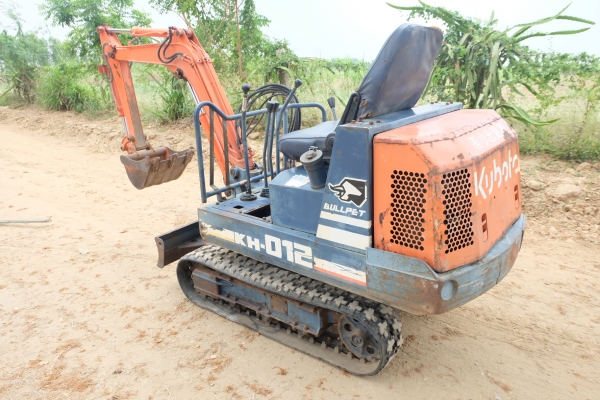 รถขุดเล็ก kubota kh-012 (ขึ้นรถกระบะได้) เก่าญี่ปุ่นไม่เคยใช้ในไทย โทร 086-1602189