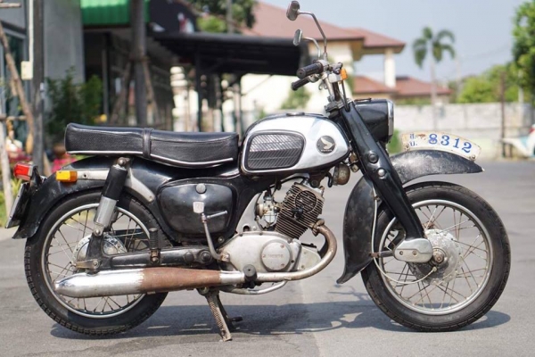 ร้าน วุฒิ นนบุรี ขาย HONDA C92 รถสภาพสวยเดิมๆเครื่องดีทะเบียนโอน ร้าน วุฒิ นนบุรี ขาย HONDA C92 รถสภาพสวยเดิมๆเครื่องดีทะเบียนโอน