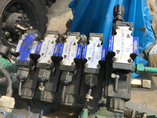 ( เหลือ 1 ชุดครับ )ขายชุดปั๊มน้ำมันไฮโดรลิค ขนาด 3HP. 380V พร้อมวาล์วคอนโทรล 110vac สภาพสวย อุปกรณ์ครบ พร้อมใช้งาน มี 10ชุดราคา 12,500 บาท