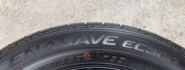 ยางใหม่ป้ายแดง 165-65-14 Dunlop รถออกปี 19 ใหม่ๆ ยกห้าง