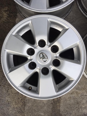 มาใหม่ ล้อโตโยต้า ขอบ15+น๊อต สีเดิมมีลอยตามการใช้งาน  ชุด4500บาท รับเองลดได้อีก โทร0879050181.ส่งได้ทั่วไทย