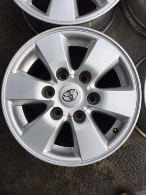 มาใหม่ ล้อโตโยต้า ขอบ15+น๊อต สีเดิมมีลอยตามการใช้งาน  ชุด4500บาท รับเองลดได้อีก โทร0879050181.ส่งได้ทั่วไทย