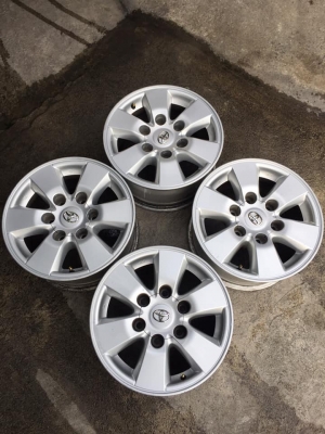 มาใหม่ ล้อโตโยต้า ขอบ15+น๊อต สีเดิมมีลอยตามการใช้งาน  ชุด4500บาท รับเองลดได้อีก โทร0879050181.ส่งได้ทั่วไทย