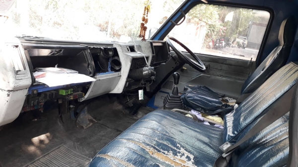 รถบรรทุกตู้ 6 ล้อ ISUZU NPR 110 แรง