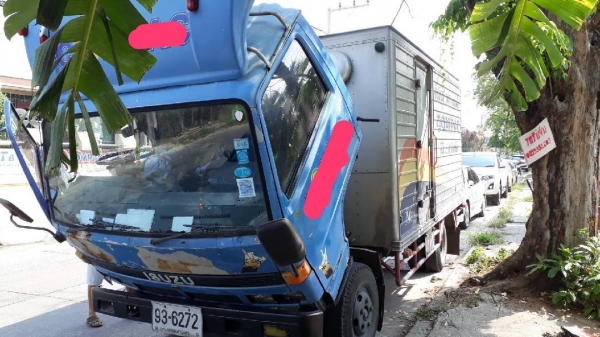 รถบรรทุกตู้ 6 ล้อ ISUZU NPR 110 แรง รถบรรทุกตู้ 6 ล้อ ISUZU NPR 110 แรง