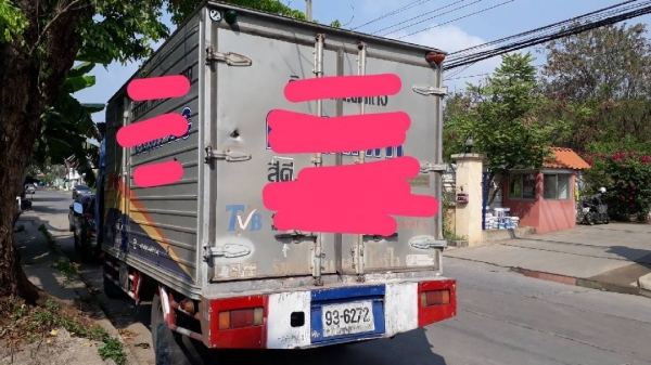รถบรรทุกตู้ 6 ล้อ ISUZU NPR 110 แรง