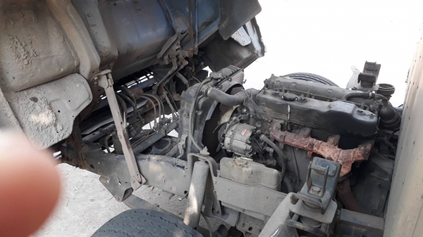 รถบรรทุกตู้ 6 ล้อ ISUZU NPR 110 แรง