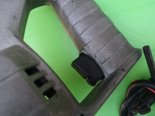 ขายสว่านไฟฟ้าเจาะปูน 4 หุน มือ2 ยี่ห้อ MAKITA รุ่น 8420V ขายสว่านไฟฟ้าเจาะปูน 4 หุน มือ2 ยี่ห้อ MAKITA รุ่น 8420V
