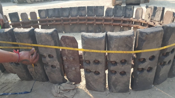 ขายแทรคเหล็กก๊อบยาง สำหรับรถขุดขนาดPC/SK 60-75  ขนาดแทรค 450*15.2*39ข้อ ร่องด้านใน 5 ซม.