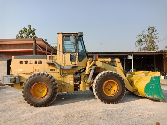 ขาย KOMATSU WA300-1 ซีเรียล 31,xxx นำเข้าจากญี่ปุ่น โทร&bull;090-986-2521 อ๊อบ