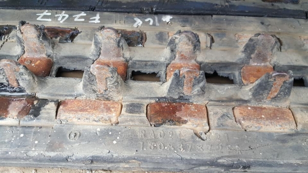 SALE* FROM JAPAN* แทรคยาง ฟันแหลม /ฟันหมา *สำหรับรถไซค์ 10,15, 20, 25 /ขนาด:180*37(ข้อ)*7.2