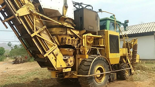 รถตัดอ้อย รุ่น คามีโก้ (จอนเดียตัวแรก) เครื่อง cat 360 แรง เปลี่ยนมาเมื่อปีที่แล้ว ราคา 3.4 ล้าน ติดต่อ 089-5367218. 081-4252943 รถตัดอ้อย รุ่น คามีโก้ (จอนเดียตัวแรก) เครื่อง cat 360 แรง เปลี่ยนมาเมื่อปีที่แล้ว ราคา 3.4 ล้าน ติดต่อ 089-5367218. 081-4252943