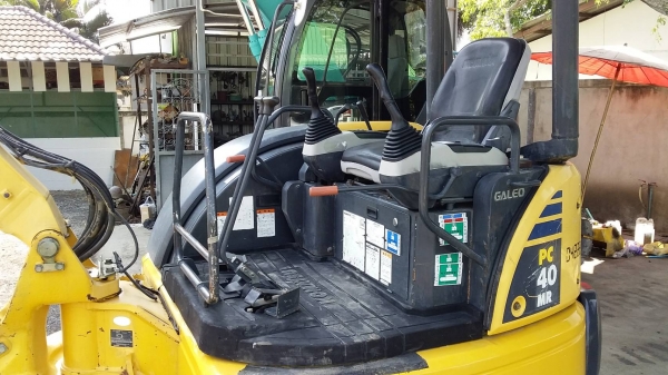 ต้องการขายรถขุดยี่ห้อKomatsu-Pc40mr-2 รถนอกนำเข้าจากญี่ปุ่นๅ1