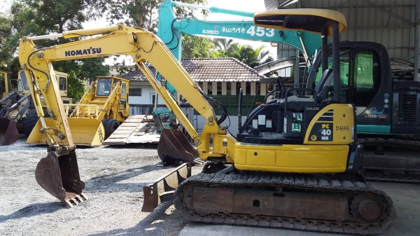 ต้องการขายรถขุดยี่ห้อKomatsu-Pc40mr-2 รถนอกนำเข้าจากญี่ปุ่นๅ1