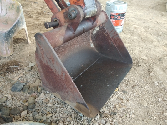 ขายบุ้งกี๋ตักทราย (เก่านอก)   (หน้ากว้าง 66 เซน , รูสลัก 40มิล)         ????ราคา 5,000 บาท???? ☎️สนใจติดต่อ 096-3268553 (สถิตย์พันธ์) ????ID LINE 0963268553 ร้านรุ่งเจริญแทรกเตอร์ อำเภอพระพุทธบาท จังหวัดสระบุรี