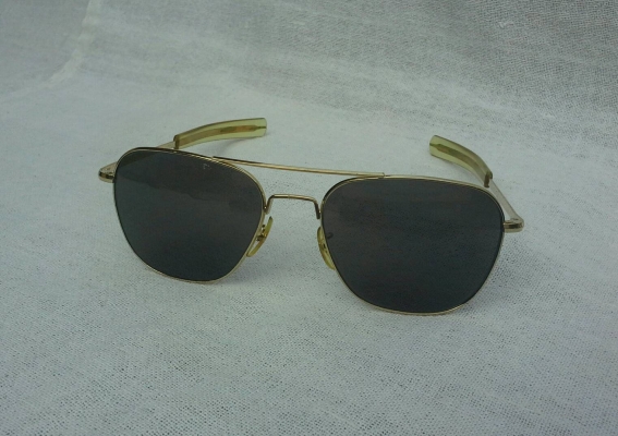 แว่นตาอเมริกันเสืออากาศ 24 K วินเทจยุค '70s หายาก ! ไซซ์มาตรฐาน - ใหญ่ 145 mm โมเดลอมตะมาดเข้ม แว่นตาอเมริกันเสืออากาศ 24 K วินเทจยุค '70s หายาก ! ไซซ์มาตรฐาน - ใหญ่ 145 mm โมเดลอมตะมาดเข้ม