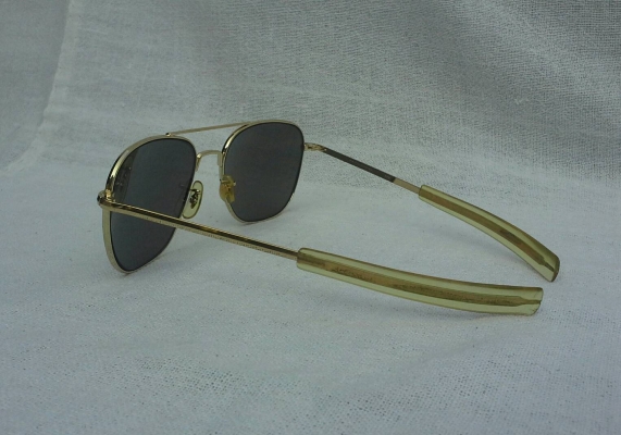 แว่นตาอเมริกันเสืออากาศ 24 K วินเทจยุค '70s หายาก ! ไซซ์มาตรฐาน - ใหญ่ 145 mm โมเดลอมตะมาดเข้ม แว่นตาอเมริกันเสืออากาศ 24 K วินเทจยุค '70s หายาก ! ไซซ์มาตรฐาน - ใหญ่ 145 mm โมเดลอมตะมาดเข้ม