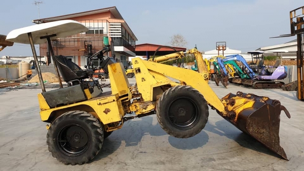 WS500 มิตซู (รถนอก นำเข้า ขายถูก)@185,000บาท.น้ำมันดีเซล ขับเคลือน4ล้อ ตักได้1คิว เอวอ่อน ยกสูง3เมตร สีเดิมๆระบบทำงานดีทุกระบบ  เป็นรถนอกเพื่งนำเข้ามายังไม่เคยใช้งานในไทยเลยปั้มแรงสถาพดีพร้อมใช้งานมีเอกสารอินวอย รถขายตามสภาพ เอกสารอินวอยสนใจคลิ๊ก ☎ 081-98