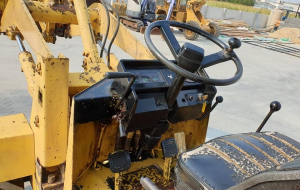 WS500 มิตซู (รถนอก นำเข้า ขายถูก)@185,000บาท.น้ำมันดีเซล ขับเคลือน4ล้อ ตักได้1คิว เอวอ่อน ยกสูง3เมตร สีเดิมๆระบบทำงานดีทุกระบบ  เป็นรถนอกเพื่งนำเข้ามายังไม่เคยใช้งานในไทยเลยปั้มแรงสถาพดีพร้อมใช้งานมีเอกสารอินวอย รถขายตามสภาพ เอกสารอินวอยสนใจคลิ๊ก ☎ 081-98