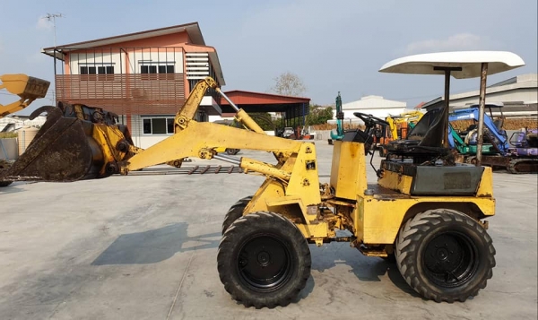 WS500 มิตซู (รถนอก นำเข้า ขายถูก)@185,000บาท.น้ำมันดีเซล ขับเคลือน4ล้อ ตักได้1คิว เอวอ่อน ยกสูง3เมตร สีเดิมๆระบบทำงานดีทุกระบบ  เป็นรถนอกเพื่งนำเข้ามายังไม่เคยใช้งานในไทยเลยปั้มแรงสถาพดีพร้อมใช้งานมีเอกสารอินวอย รถขายตามสภาพ เอกสารอินวอยสนใจคลิ๊ก ☎ 081-98