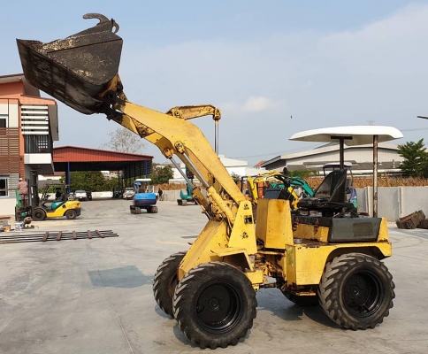 WS500 มิตซู (รถนอก นำเข้า ขายถูก)@185,000บาท.น้ำมันดีเซล ขับเคลือน4ล้อ ตักได้1คิว เอวอ่อน ยกสูง3เมตร สีเดิมๆระบบทำงานดีทุกระบบ  เป็นรถนอกเพื่งนำเข้ามายังไม่เคยใช้งานในไทยเลยปั้มแรงสถาพดีพร้อมใช้งานมีเอกสารอินวอย รถขายตามสภาพ เอกสารอินวอยสนใจคลิ๊ก ☎ 081-98