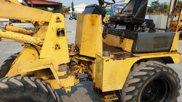 WS500 มิตซู (รถนอก นำเข้า ขายถูก)@185,000บาท.น้ำมันดีเซล ขับเคลือน4ล้อ ตักได้1คิว เอวอ่อน ยกสูง3เมตร สีเดิมๆระบบทำงานดีทุกระบบ  เป็นรถนอกเพื่งนำเข้ามายังไม่เคยใช้งานในไทยเลยปั้มแรงสถาพดีพร้อมใช้งานมีเอกสารอินวอย รถขายตามสภาพ เอกสารอินวอยสนใจคลิ๊ก ☎ 081-98