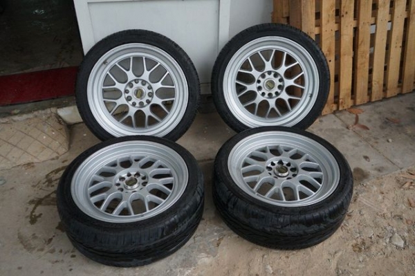 ล้อ 18x8 พร้อมยางปี 17 114,112